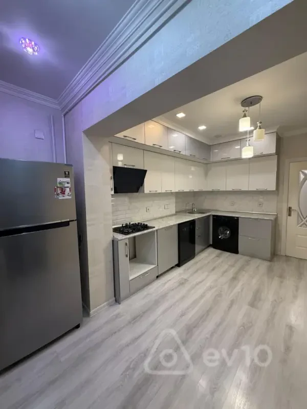 Kirayə verilir 2 otaqlı yeni tikili 65 m²