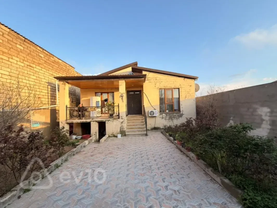 Satılır 4 otaqlı həyət evi 160 m²