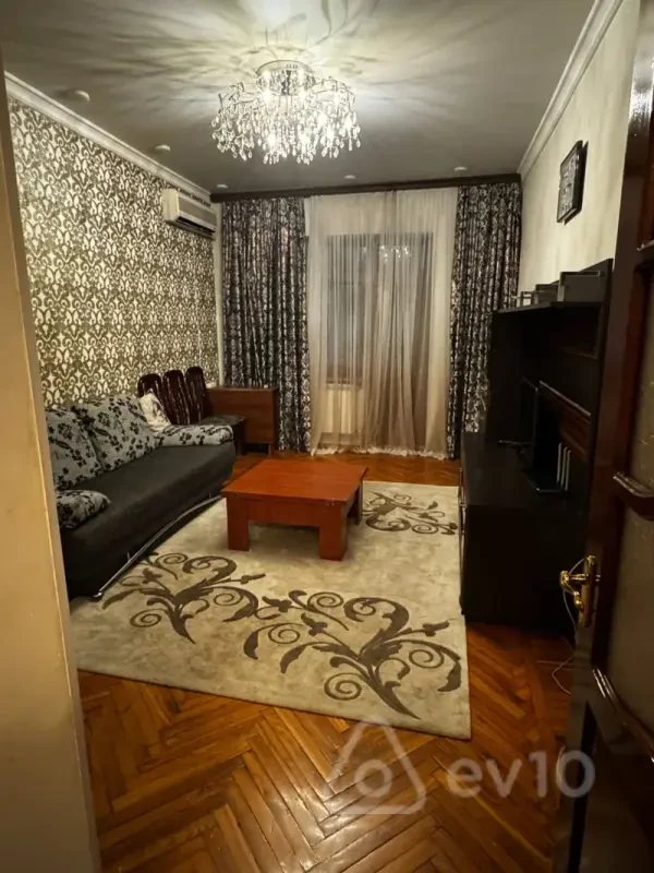 Kirayə verilir 2 otaqlı köhnə tikili 65 m²