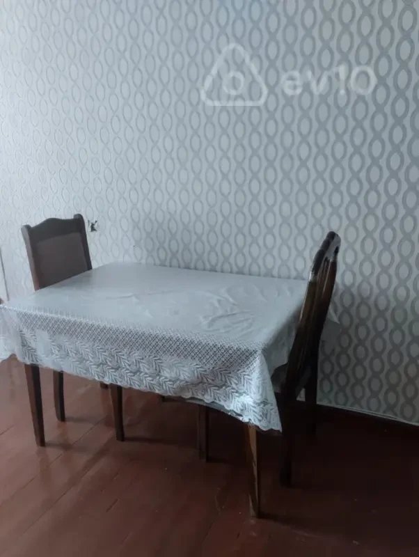 Kirayə verilir 2 otaqlı köhnə tikili 70 m²