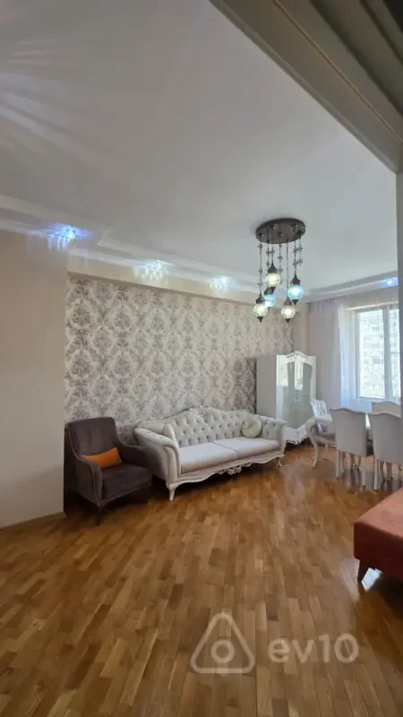 Kirayə verilir 2 otaqlı yeni tikili 70 m²