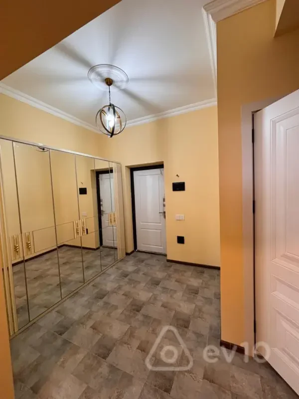 Kirayə verilir 2 otaqlı yeni tikili 75 m²