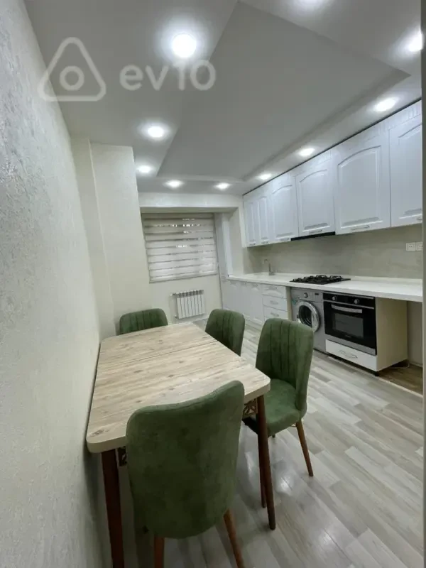 Kirayə verilir 2 otaqlı köhnə tikili 60 m²