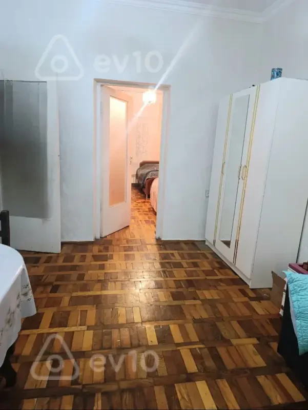 Kirayə verilir 2 otaqlı köhnə tikili 100 m²