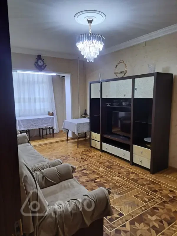 Kirayə verilir 4 otaqlı köhnə tikili 110 m²