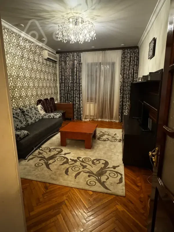 Kirayə verilir 2 otaqlı köhnə tikili 60 m²