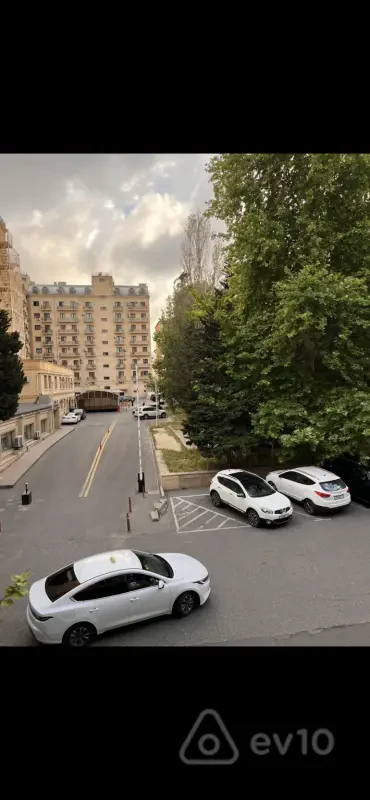 Kirayə verilir 2 otaqlı köhnə tikili 70 m²