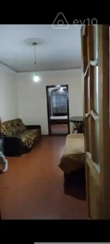 Kirayə verilir 2 otaqlı köhnə tikili 50 m²
