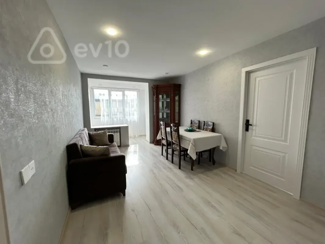 Kirayə verilir 2 otaqlı köhnə tikili 55 m²