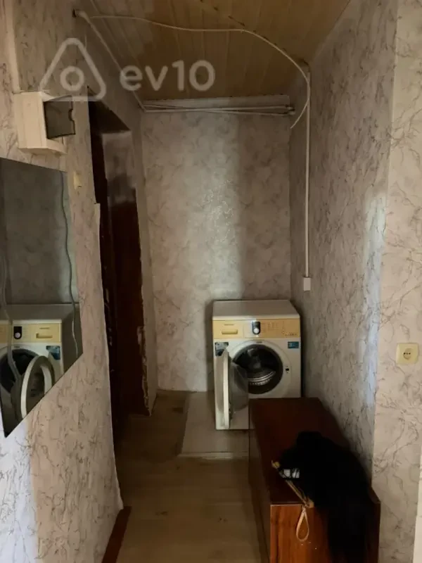 Kirayə verilir 2 otaqlı köhnə tikili 72 m²
