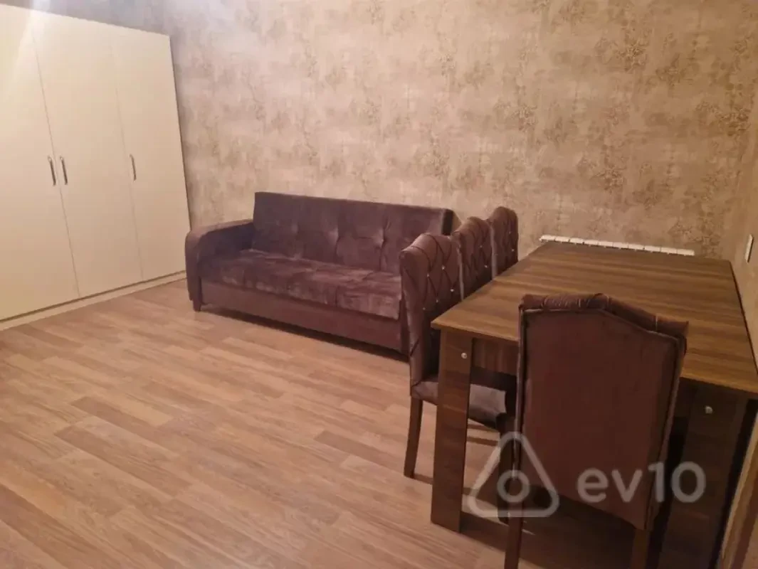 Kirayə verilir 1 otaqlı həyət evi 150 m²