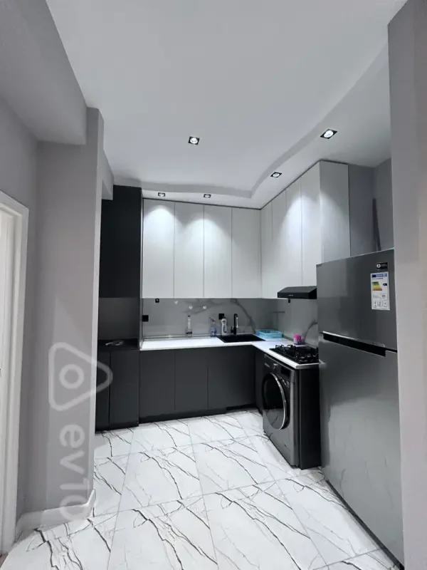 Kirayə verilir 2 otaqlı yeni tikili 70 m²