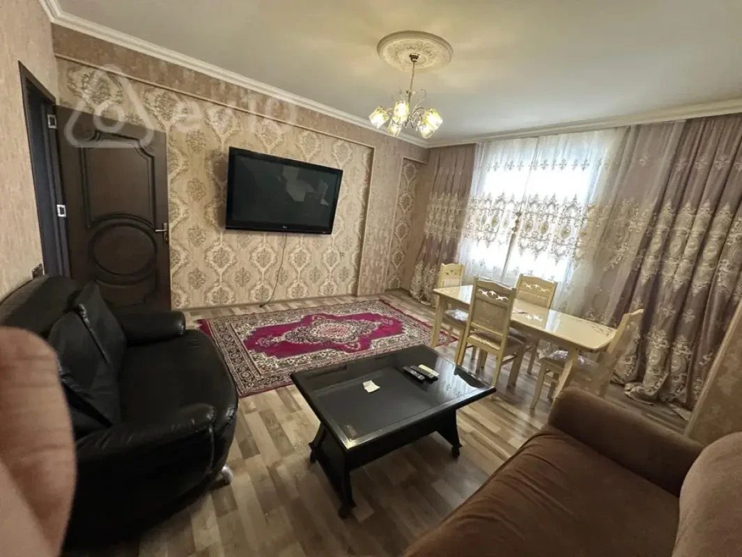 Kirayə verilir 2 otaqlı köhnə tikili 70 m²