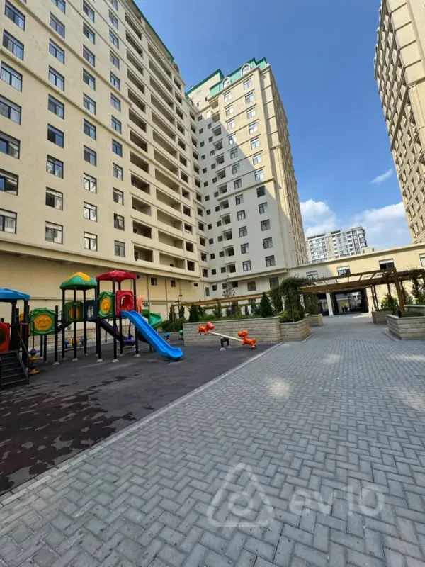 Satılır 3 otaqlı yeni tikili 115 m²