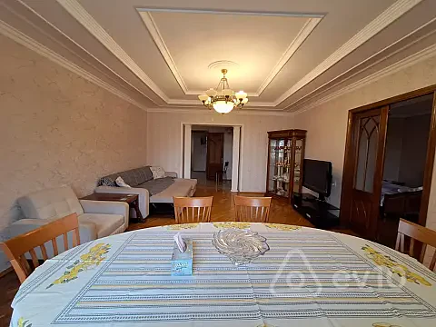 Kirayə verilir 3 otaqlı köhnə tikili 100 m² — Bakı, Yasamal 3 otaq 100.00 m²