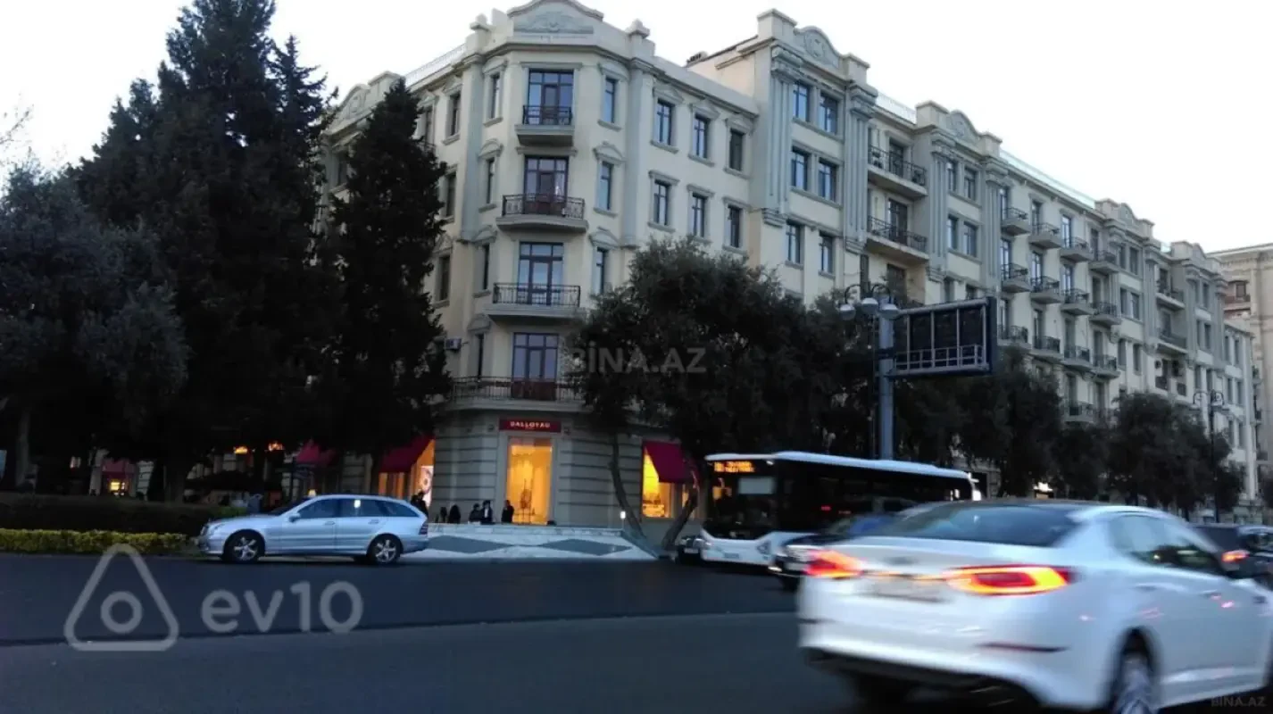 Kirayə verilir 2 otaqlı köhnə tikili 55 m²