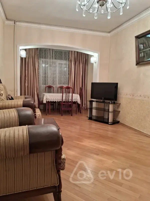 Kirayə verilir 3 otaqlı köhnə tikili 70 m²
