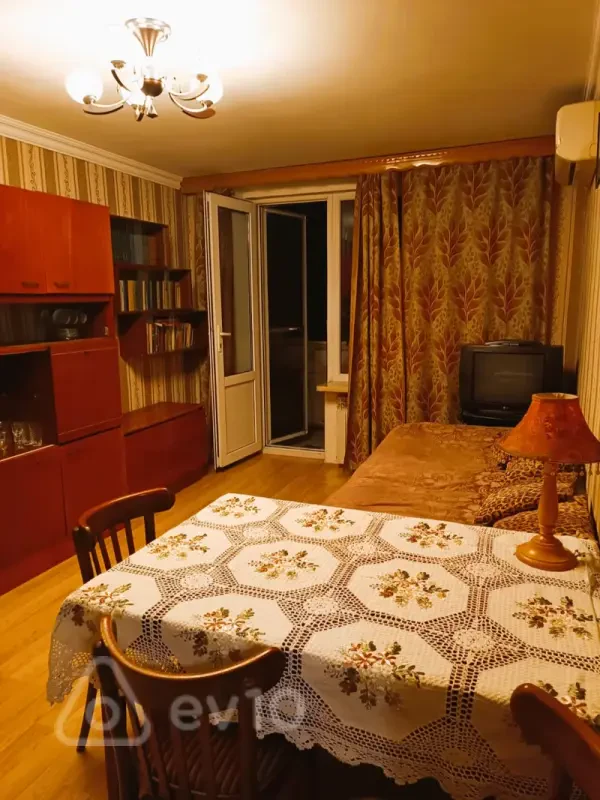 Kirayə verilir 2 otaqlı köhnə tikili 50 m²