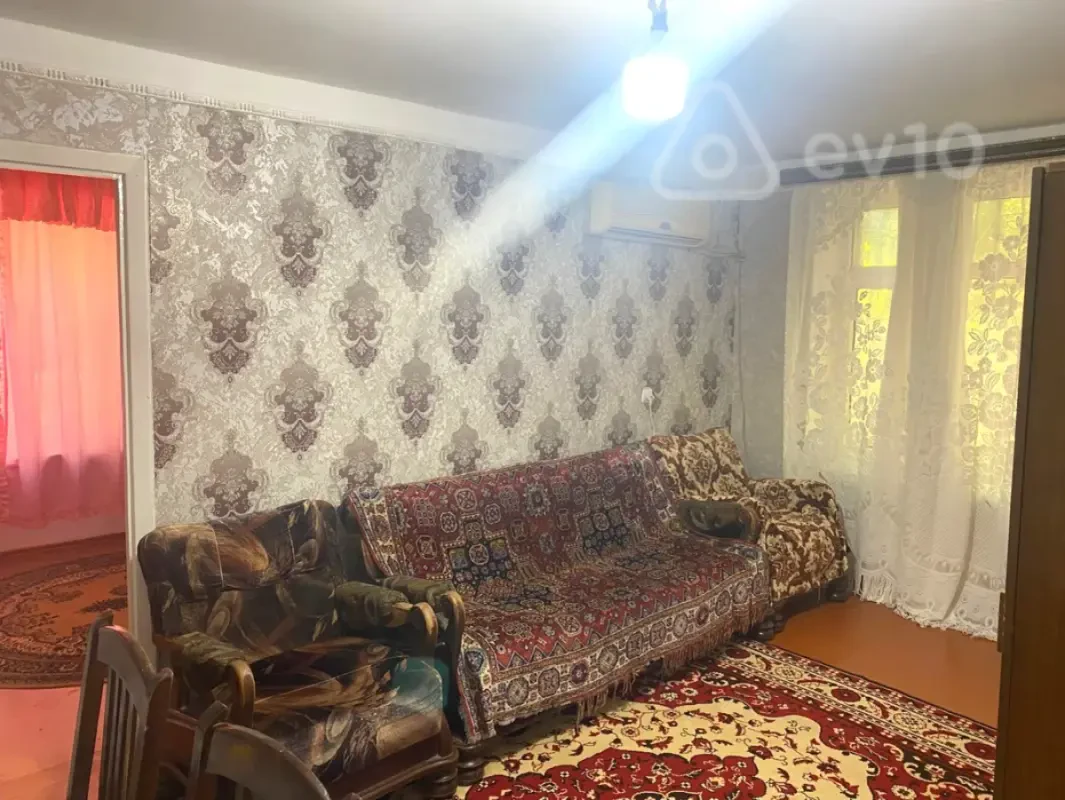 Kirayə verilir 2 otaqlı köhnə tikili 60 m²