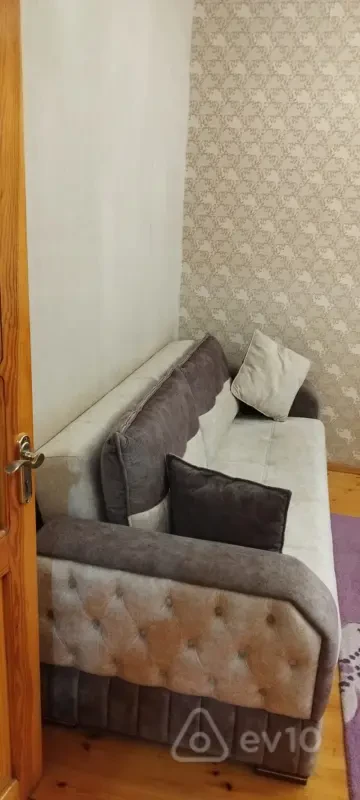 Kirayə verilir 3 otaqlı köhnə tikili 80 m²
