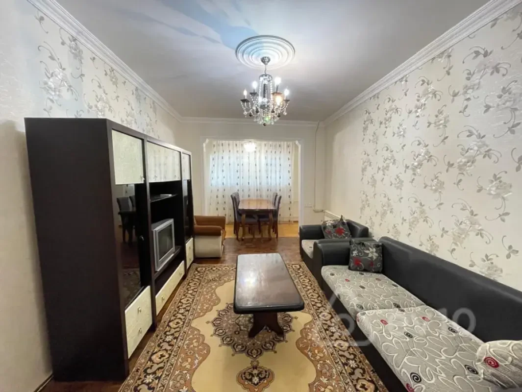 Kirayə verilir 2 otaqlı köhnə tikili 60 m²