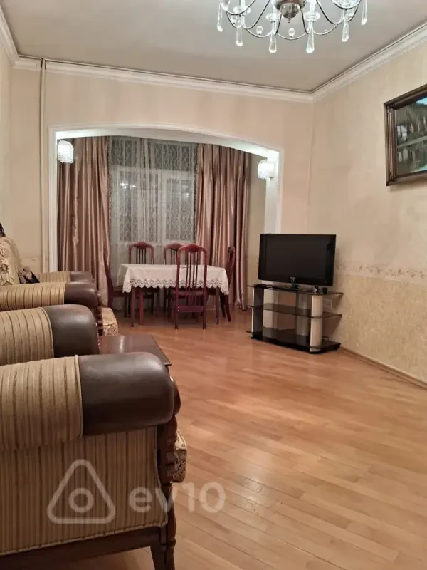 Kirayə verilir 3 otaqlı köhnə tikili 80 m²