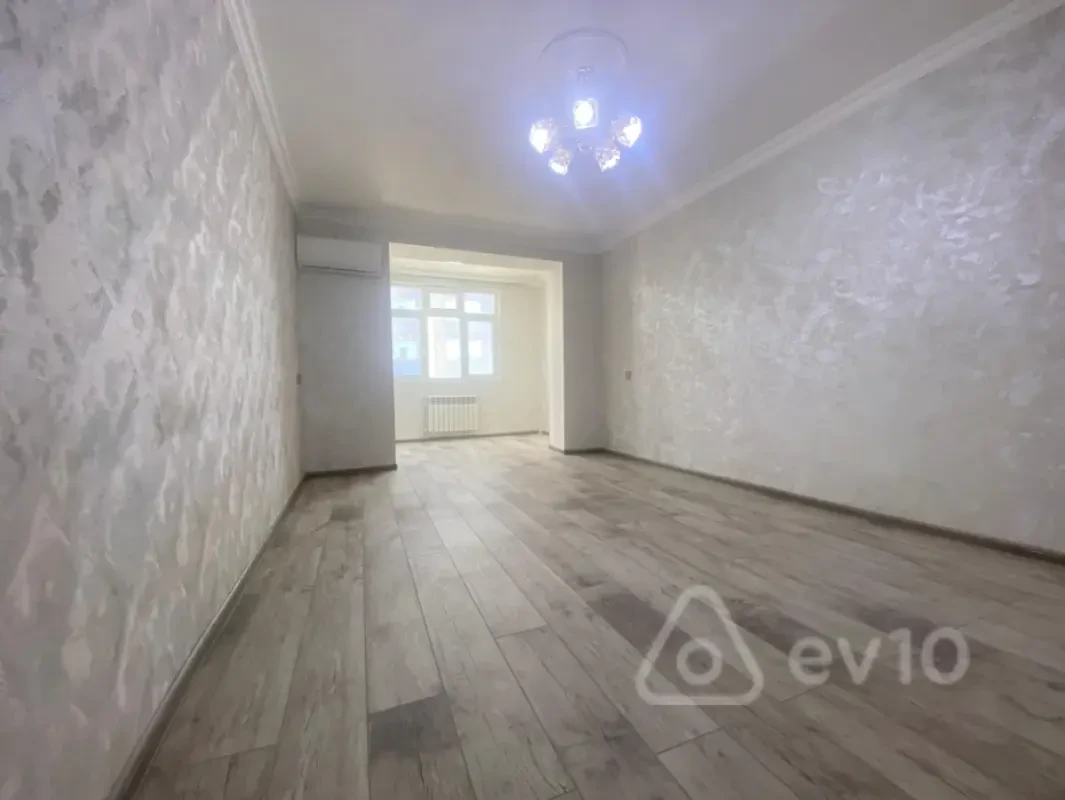 Satılır 2 otaqlı köhnə tikili 67 m²
