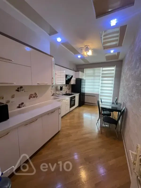Kirayə verilir 2 otaqlı yeni tikili 86 m²