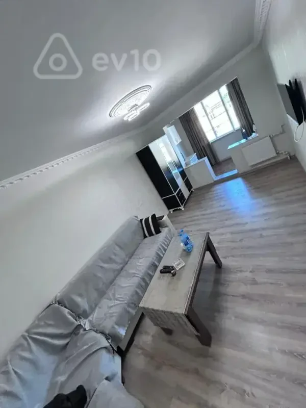 Kirayə verilir 2 otaqlı köhnə tikili 50 m²