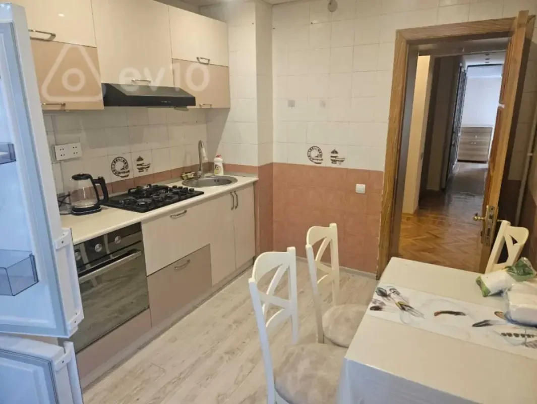 Kirayə verilir 3 otaqlı köhnə tikili 90 m²