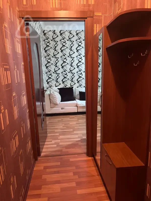 Kirayə verilir 2 otaqlı köhnə tikili 55 m²
