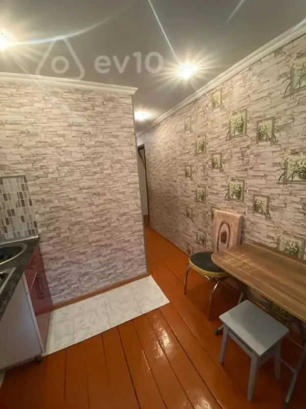 Kirayə verilir 1 otaqlı köhnə tikili 45 m²