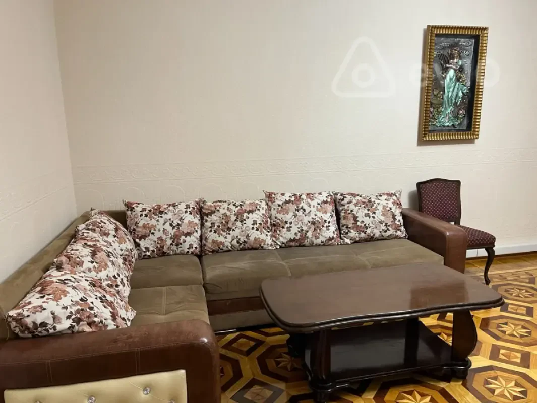 Kirayə verilir 2 otaqlı köhnə tikili 60 m²