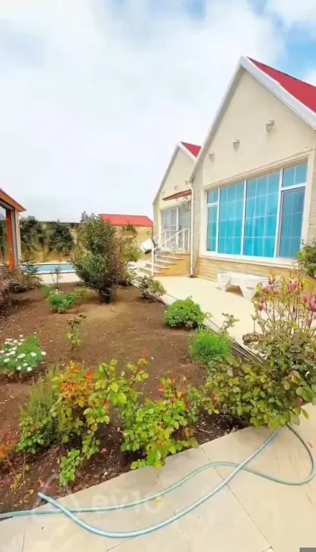 Satılır 4 otaqlı həyət evi 140 m²