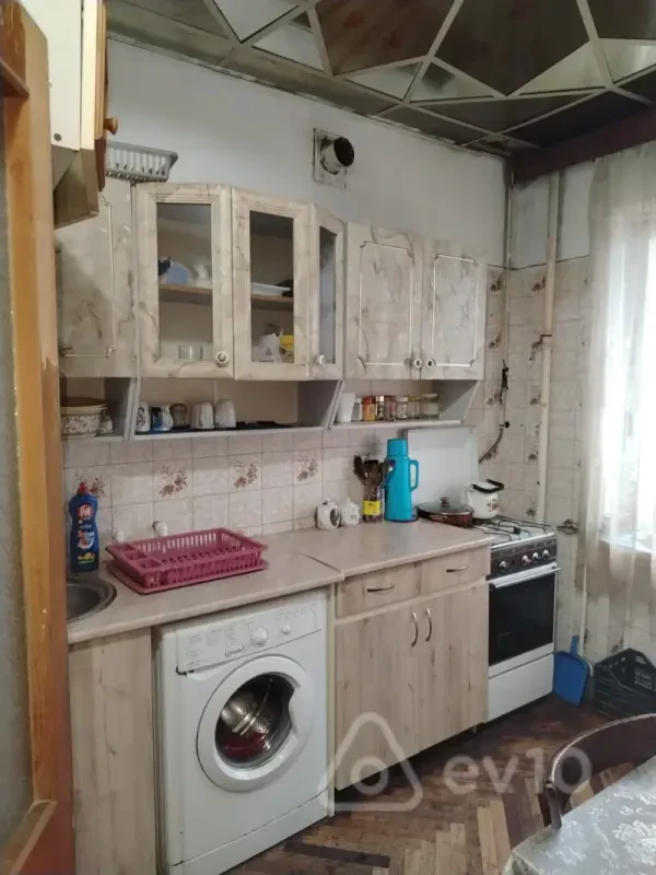 Kirayə verilir 3 otaqlı köhnə tikili 90 m²