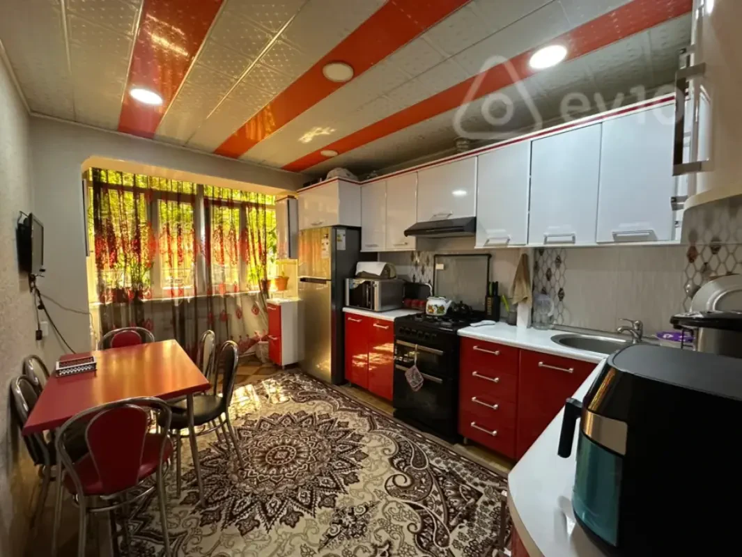 Satılır 2 otaqlı köhnə tikili 55 m²