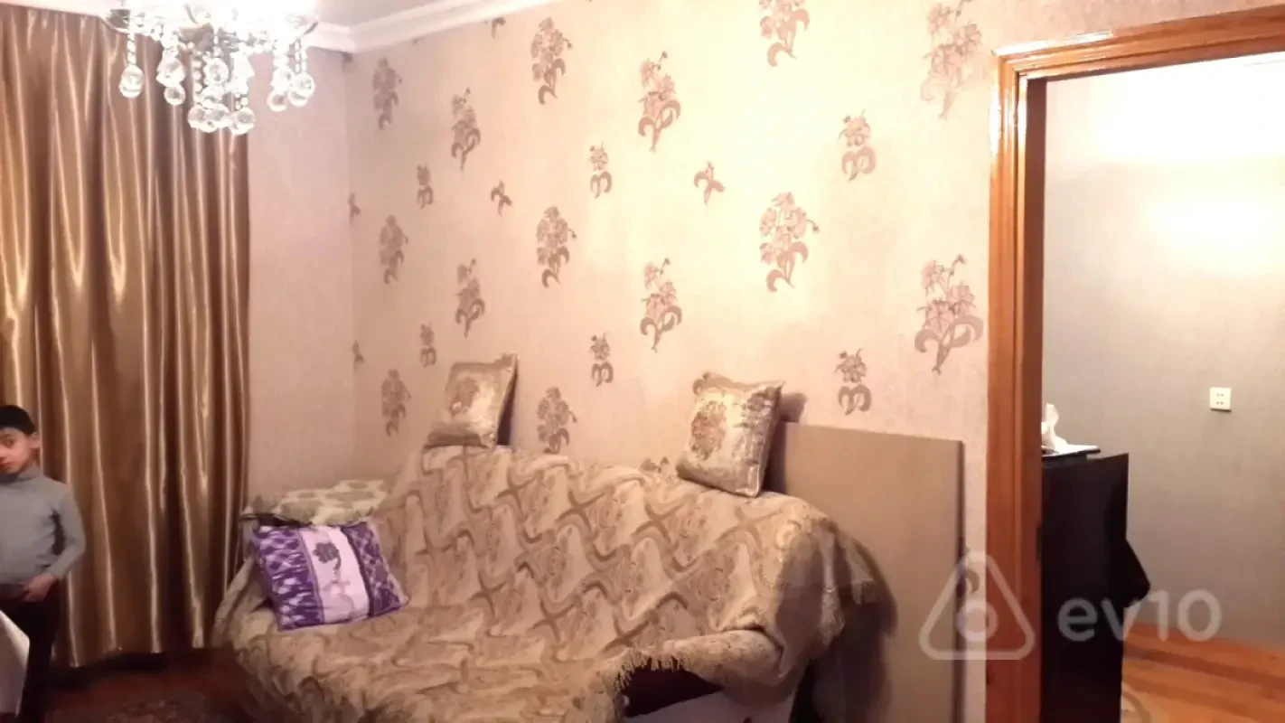 Kirayə verilir 2 otaqlı köhnə tikili 66 m²