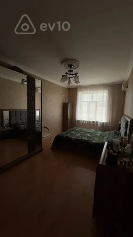 Kirayə verilir 2 otaqlı köhnə tikili 65 m²