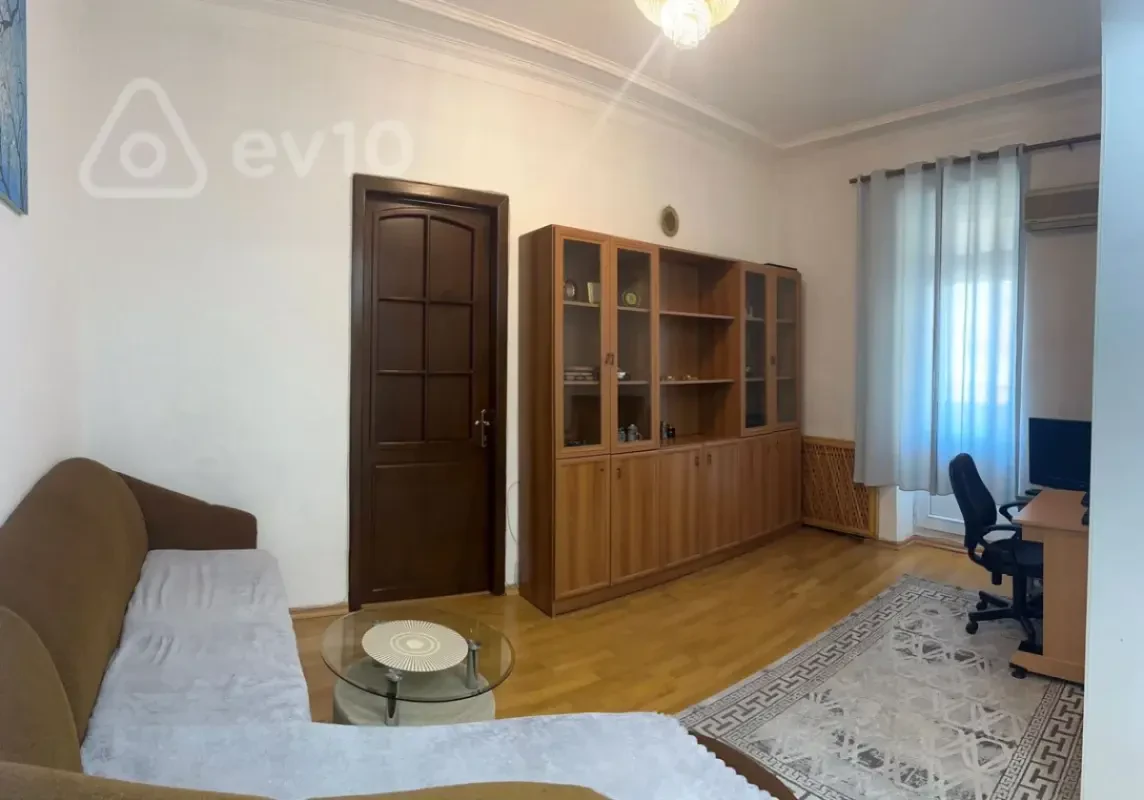 Kirayə verilir 2 otaqlı köhnə tikili 52 m²