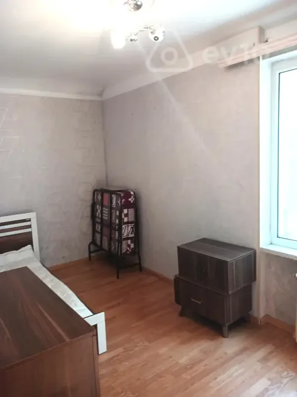 Kirayə verilir 2 otaqlı köhnə tikili 50 m²