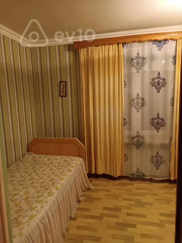 Kirayə verilir 2 otaqlı köhnə tikili 41 m²