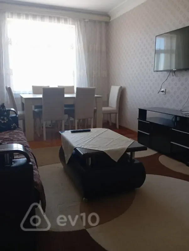 Kirayə verilir 2 otaqlı köhnə tikili 60 m²