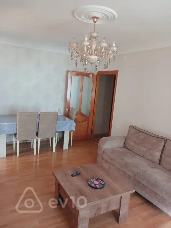 Kirayə verilir 2 otaqlı köhnə tikili 60 m²