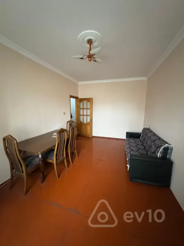 Kirayə verilir 2 otaqlı köhnə tikili 70 m²