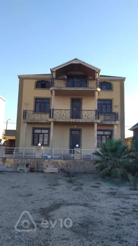 Satılır 6 otaqlı həyət evi 340 m²