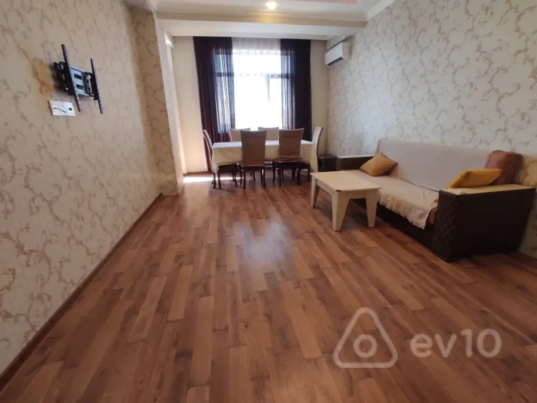 Kirayə verilir 2 otaqlı yeni tikili 75 m²