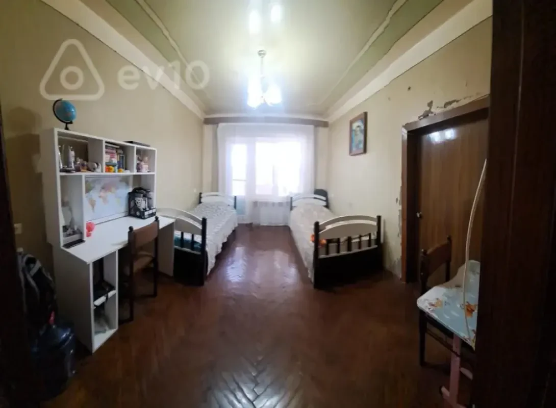 Kirayə verilir 4 otaqlı köhnə tikili 120 m²