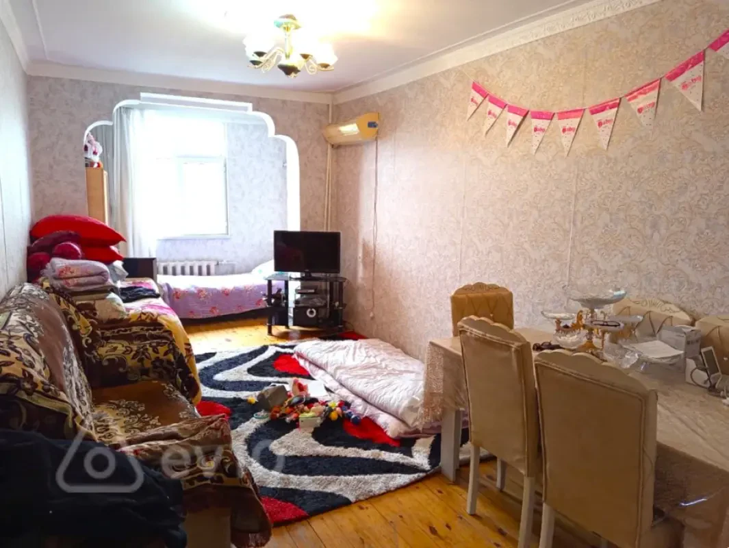 Satılır 2 otaqlı köhnə tikili 60 m²