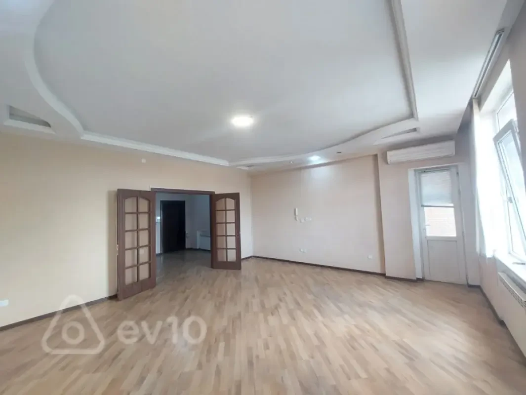 Kirayə verilir 3 otaqlı ofis 145 m²
