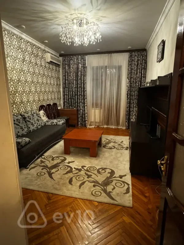 Kirayə verilir 2 otaqlı köhnə tikili 60 m²